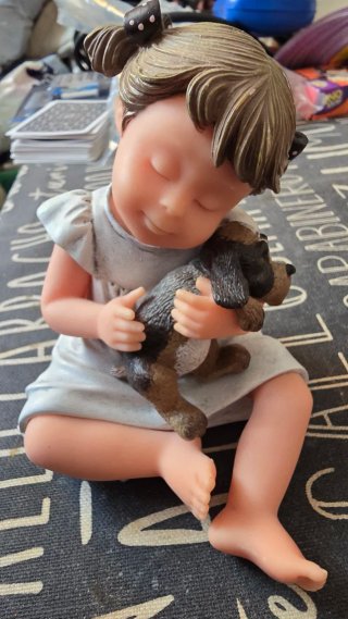 Figuras Niños Durmiendo con Mascotas