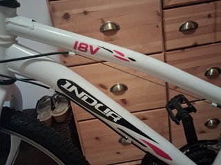 Bicicleta INDUR blanca casi sin usar