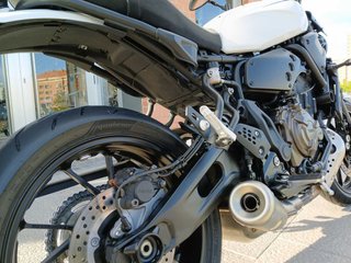 Yamaha XSR 700 Blanca y Azul