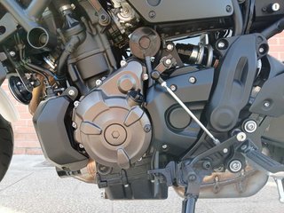 Yamaha XSR 700 Blanca y Azul