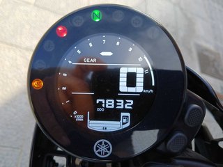 Yamaha XSR 700 Blanca y Azul