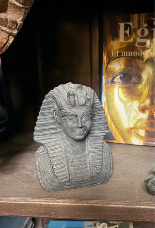 Busto Egipcio de Piedra