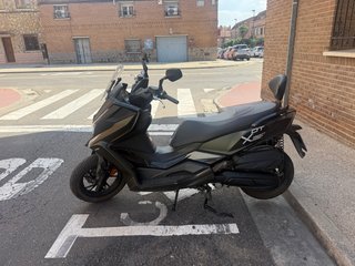 Kymco 360 125cc Maxi Scooter Negra/Gris