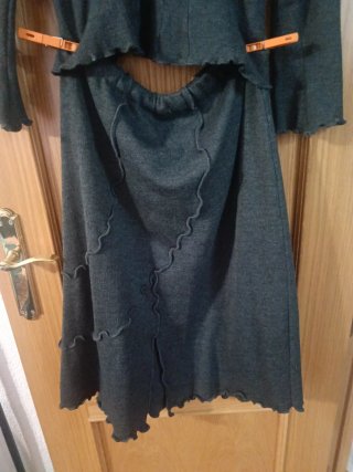 Conjunto lana mujer: jersey y falda