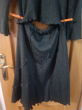 Conjunto lana mujer: jersey y falda