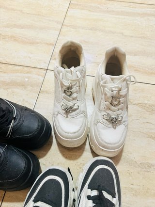 Scarpe Sportive Nere e Bianche