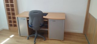 Escritorio madera y metal gris