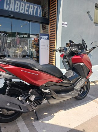Honda Forza 125 Maxi Scooter Roja