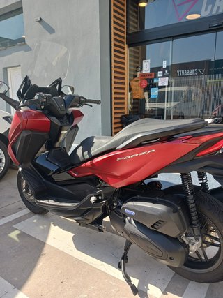 Honda Forza 125 Maxi Scooter Roja