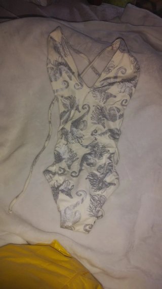 Traje de baño morado estampado