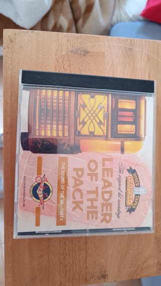 Lote 3 CDs Old Gold Jukebox Hits