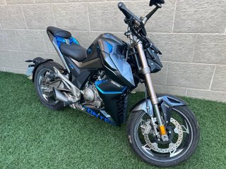 Moto zontes 125cc Negra y Azul completamente nueva