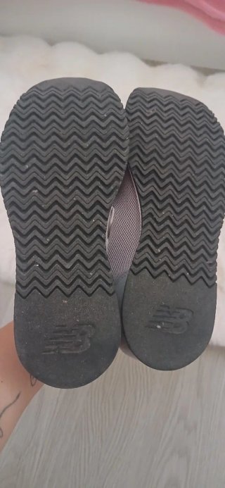 New Balance 323 Gris y Blanco
