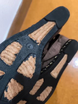 Sandalias cuña mujer marrón y dorado