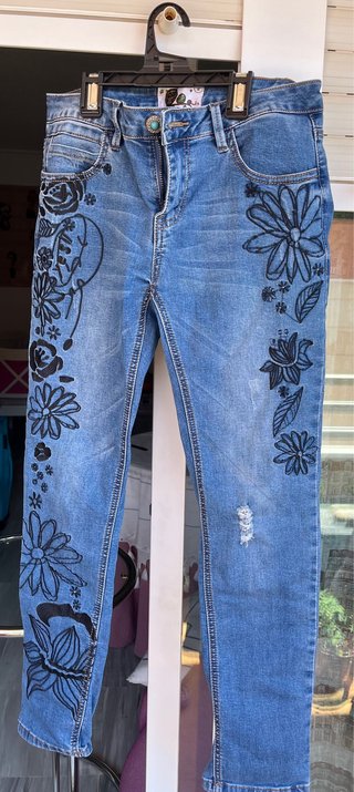 Pantalón pirata vaquero con flores
