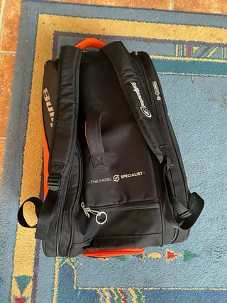 Paletero Bullpadel Negro y Naranja