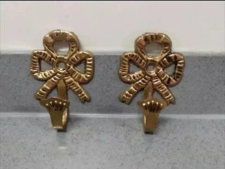 2 Ganchos Cortina Dorados Diseño Lazo