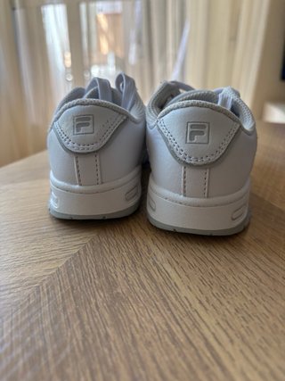 Zapatillas Fila niño/niña Talla 25 Blancas