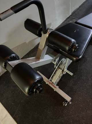 Banco de abdominales y ejercicios
