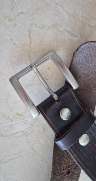 Cinturón de cuero marrón