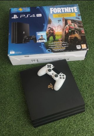 PS4 Pro 1TB + Mando