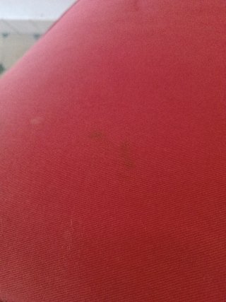 Buf de almacenaje rojo