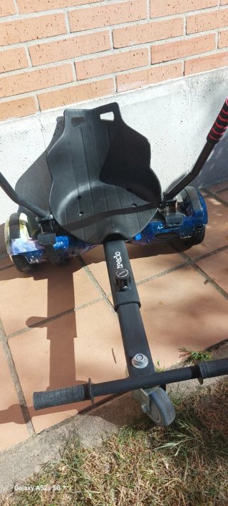 Hoverboard con asiento y ruedas