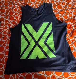 Camiseta tirantes con estampado geométrico