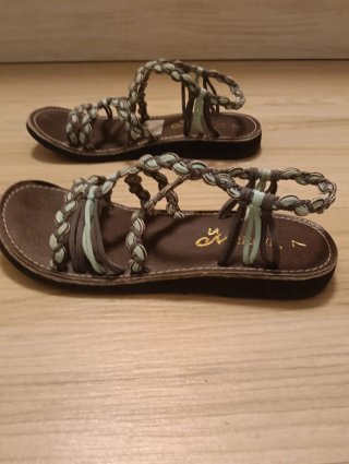 San Marina Sandalias Planas Marrón y Turquesa