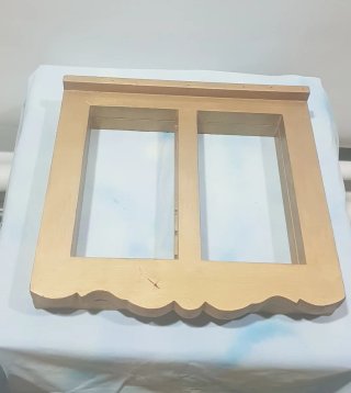 Atril de madera dorado
