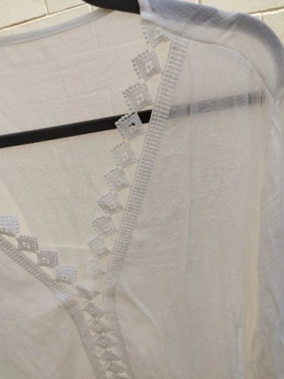 Vestido blanco y blusa rayas azul
