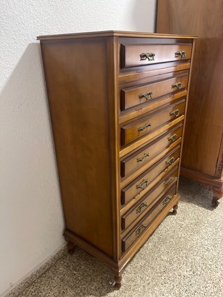 Cómoda de madera con 7 cajones