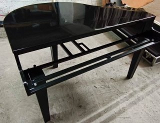 Mueble Piano Cola y Piano digital Transportable.