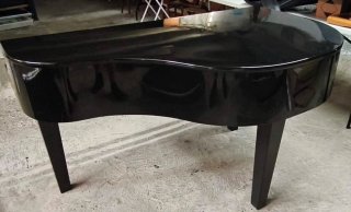 Mueble Piano Cola y Piano digital Transportable.