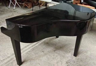 Mueble Piano Cola y Piano digital Transportable.