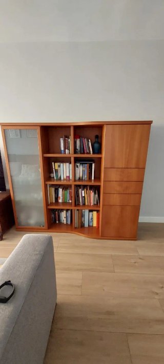 Mueble de salón madera con vitrina