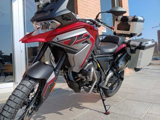 VOGE 650 DSX Roja y Plata