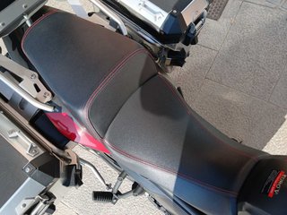 VOGE 650 DSX Roja y Plata