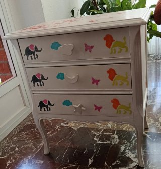Mesita de noche vintage infantil