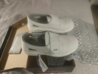 Zapatos de trabajo blancos zuecos