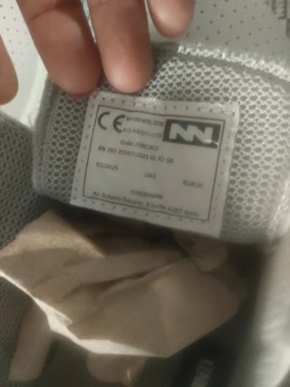 Zapatos de trabajo blancos zuecos
