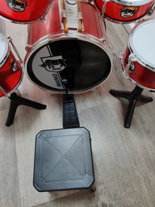 Batería musical infantil roja