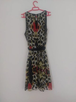 Vestido estampado con cinturón