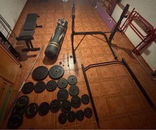 Attrezzatura Completa per Muscolazione e Palestra