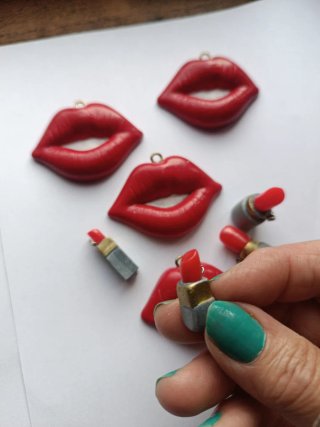 Lotto 4 Charms Bocche e Rossetti Fatti a Mano