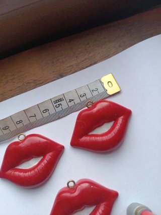 Lotto 4 Charms Bocche e Rossetti Fatti a Mano