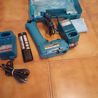 Taladro Makita 6012 HD a batería