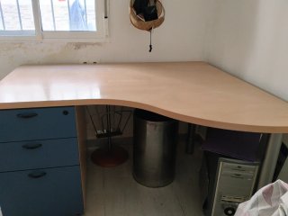Mesa de escritorio angular madera y cajones