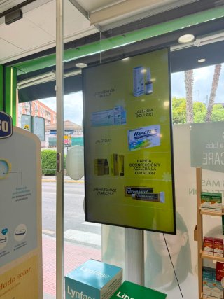 Pantalla publicitria de 55´´ + Soporte con ruedas
