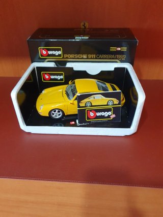 Porsche 911 Carrera  Bburago scala da 1,/18
